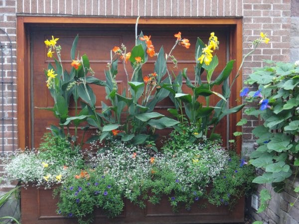 Porte de garage fleurie